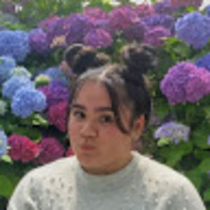 Meet your Posher, Lydia elsha